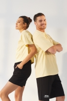 Sarı-Siyah Küçük Yazı Baskılı O Yaka Oversize Bermuda Şort Takım Sevgili Kombini - 2