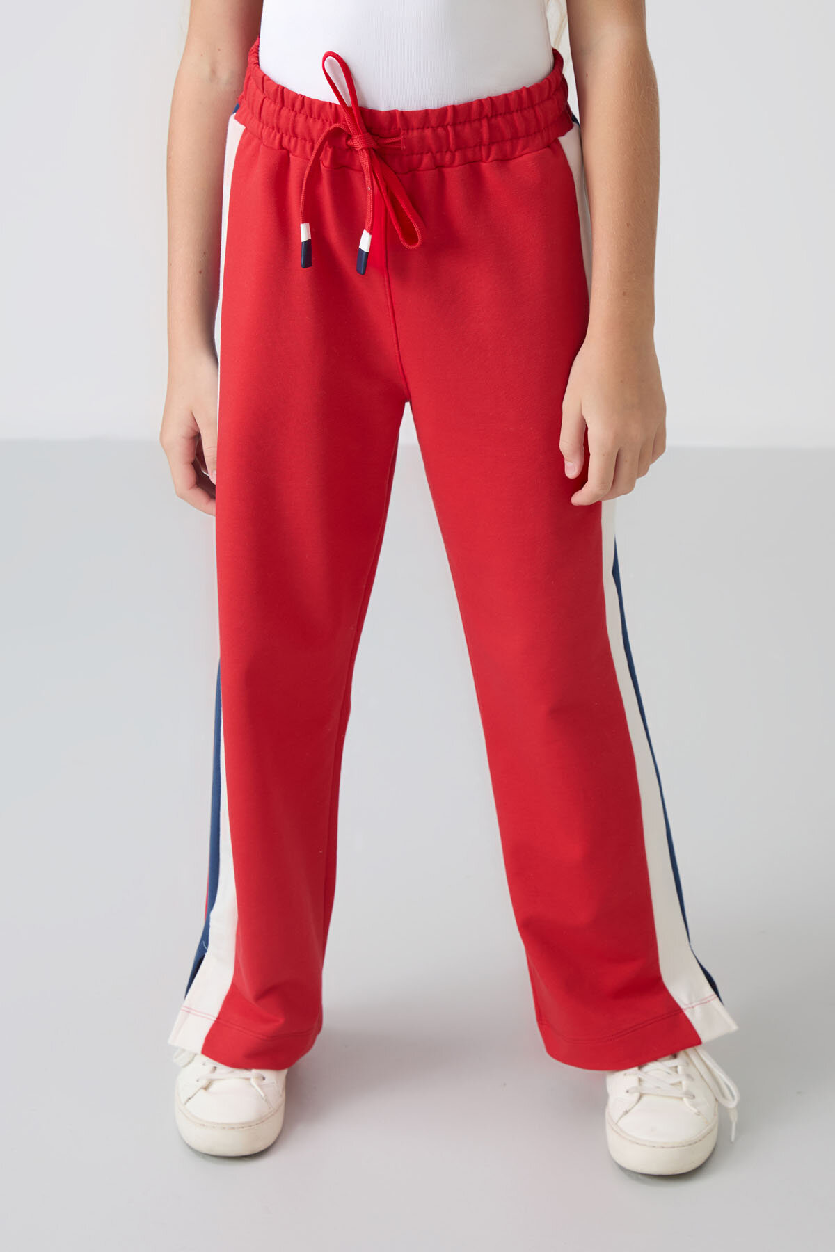 Açık Kırmızı Yırtmaç Detaylı Cepli Geniş Paça Kız Çocuk Eşofman Alt - 75141 - TOMMYLIFE (1)