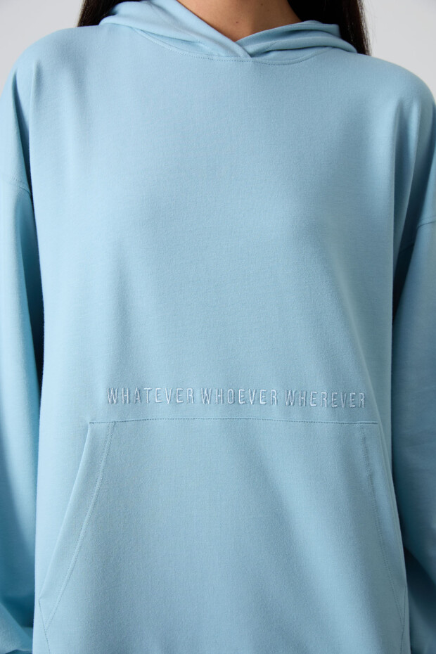 Açık Mavi Balon Kol Yazı Nakışlı Kadın Rahat Form Tunik Sweatshirt - 97163 - 4