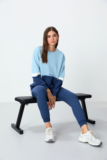 Açık Mavi Kompakt Pamuklu Kalın Pürüzsüz Dokulu O Yaka Oversize Fit Kadın Sweatshirt - 97289 