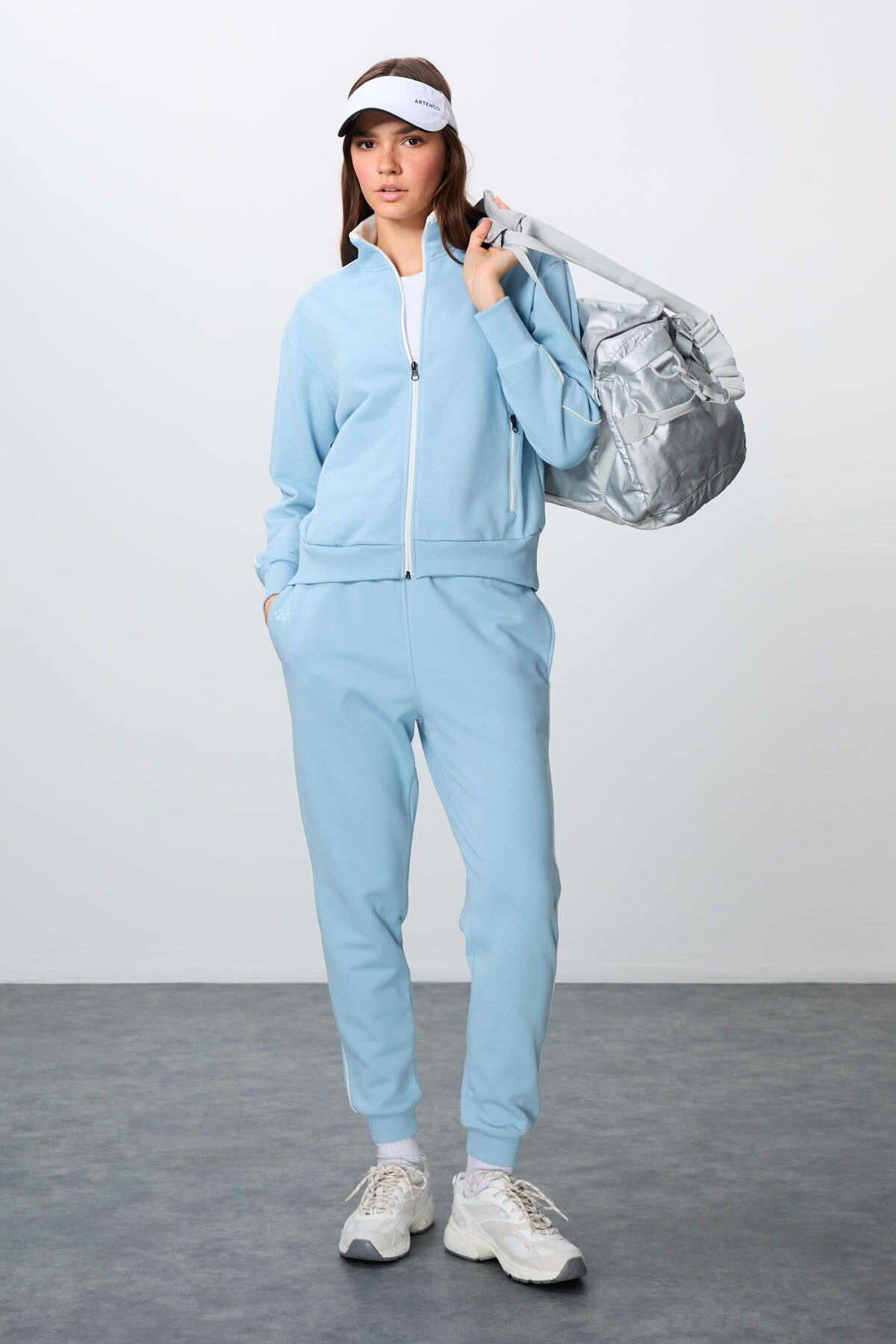 Açık Mavi Kompakt Pamuklu Kalın Pürüzsüz Dokulu Dik Yaka Oversize Fit Kadın Eşofman Takım - 95340 - TOMMYLIFE