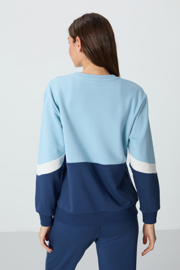 Açık Mavi Kompakt Pamuklu Kalın Pürüzsüz Dokulu O Yaka Standart Kalıp Kadın Sweatshirt - 97289 - 6