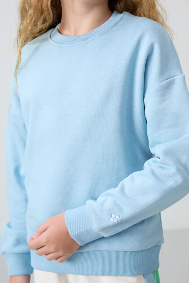 Açık Mavi Pamuklu İçi Tüylü Yumuşak Dokulu Rahat Form Nakışlı Kız Çocuk Sweatshirt - 75150 - 3