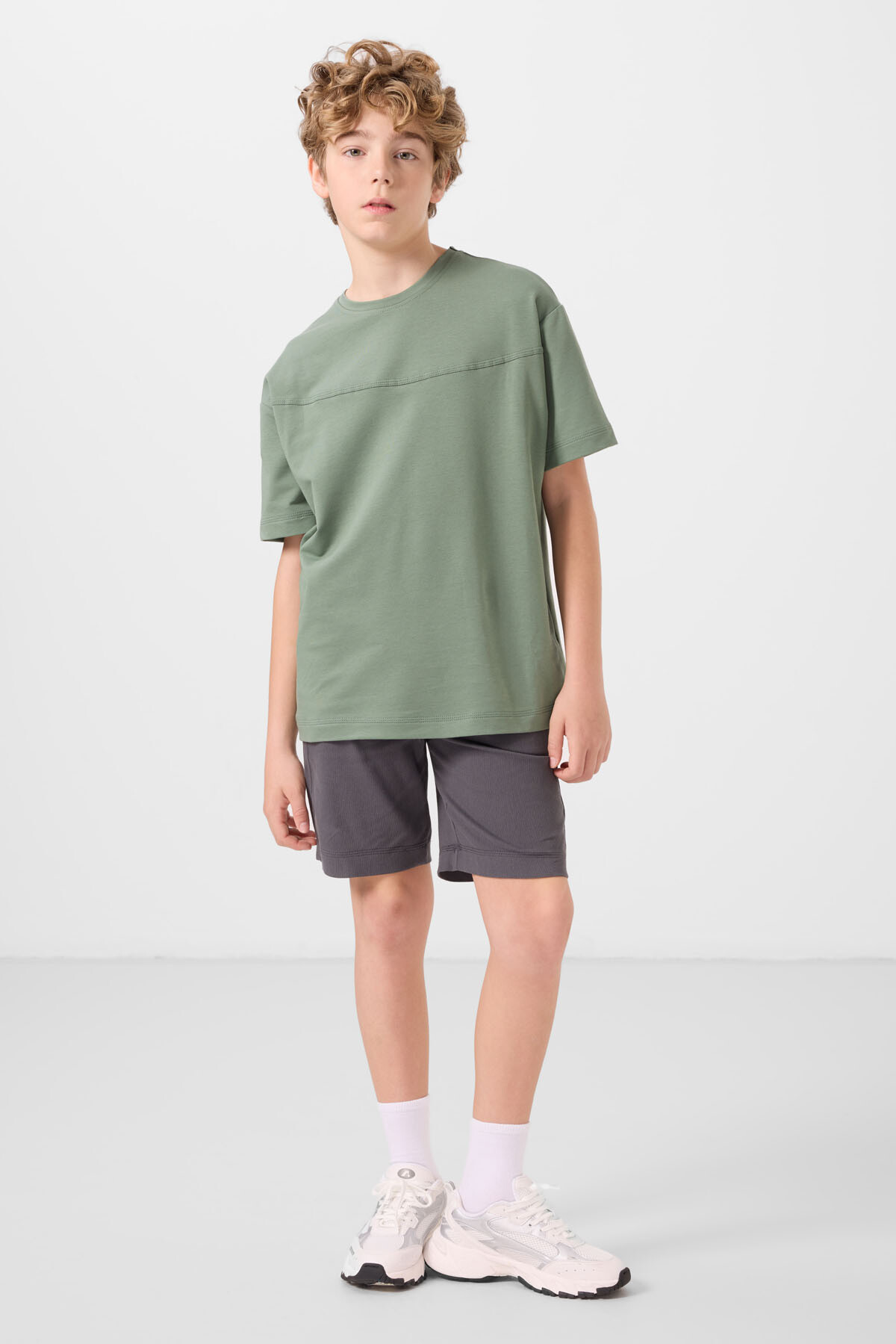 Açık Yeşil-Antrasit Pamuklu Oversize Fit Dokuma Hafif Esnek Chino Erkek Çocuk Şort Takım - 11279 - TOMMYLIFE