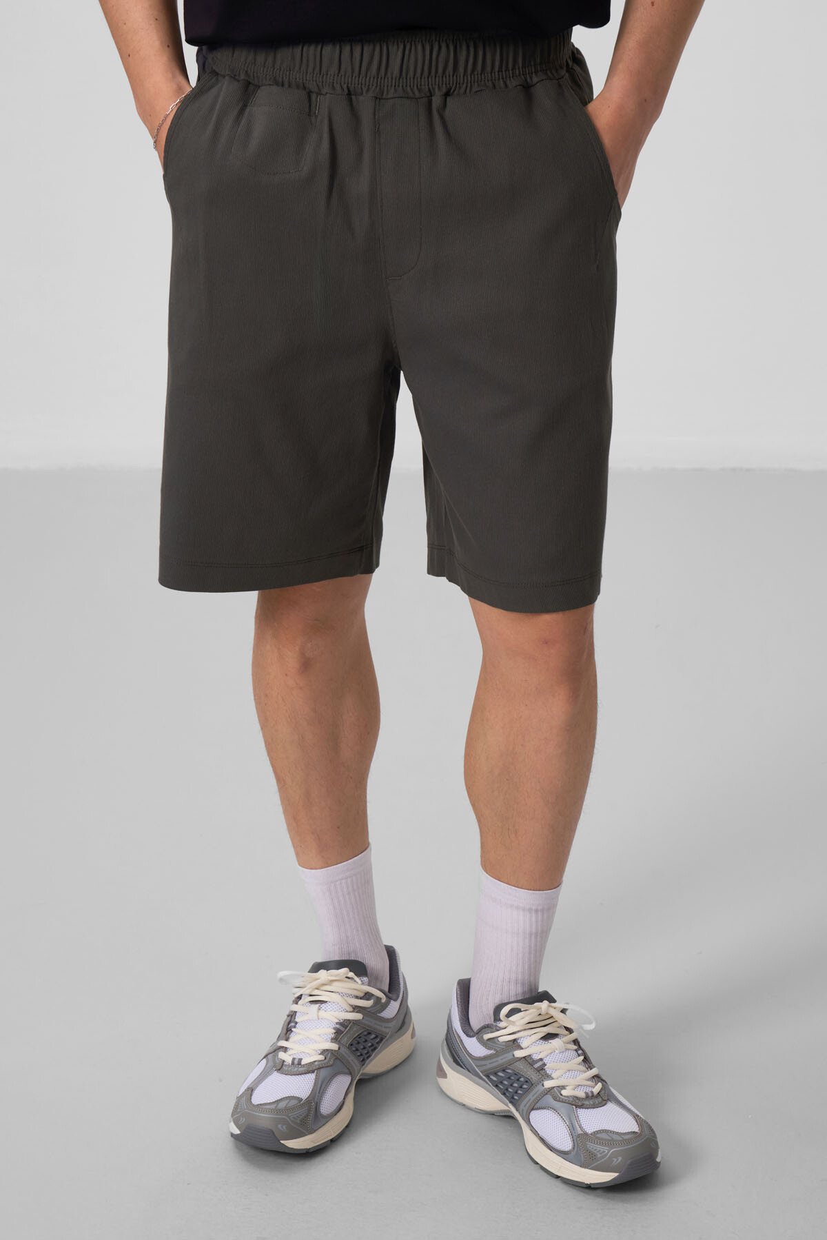 Antrasit Standart Fit Dokuma Hafif Esnek Chino Erkek Şort - 81290 - TOMMYLIFE (1)