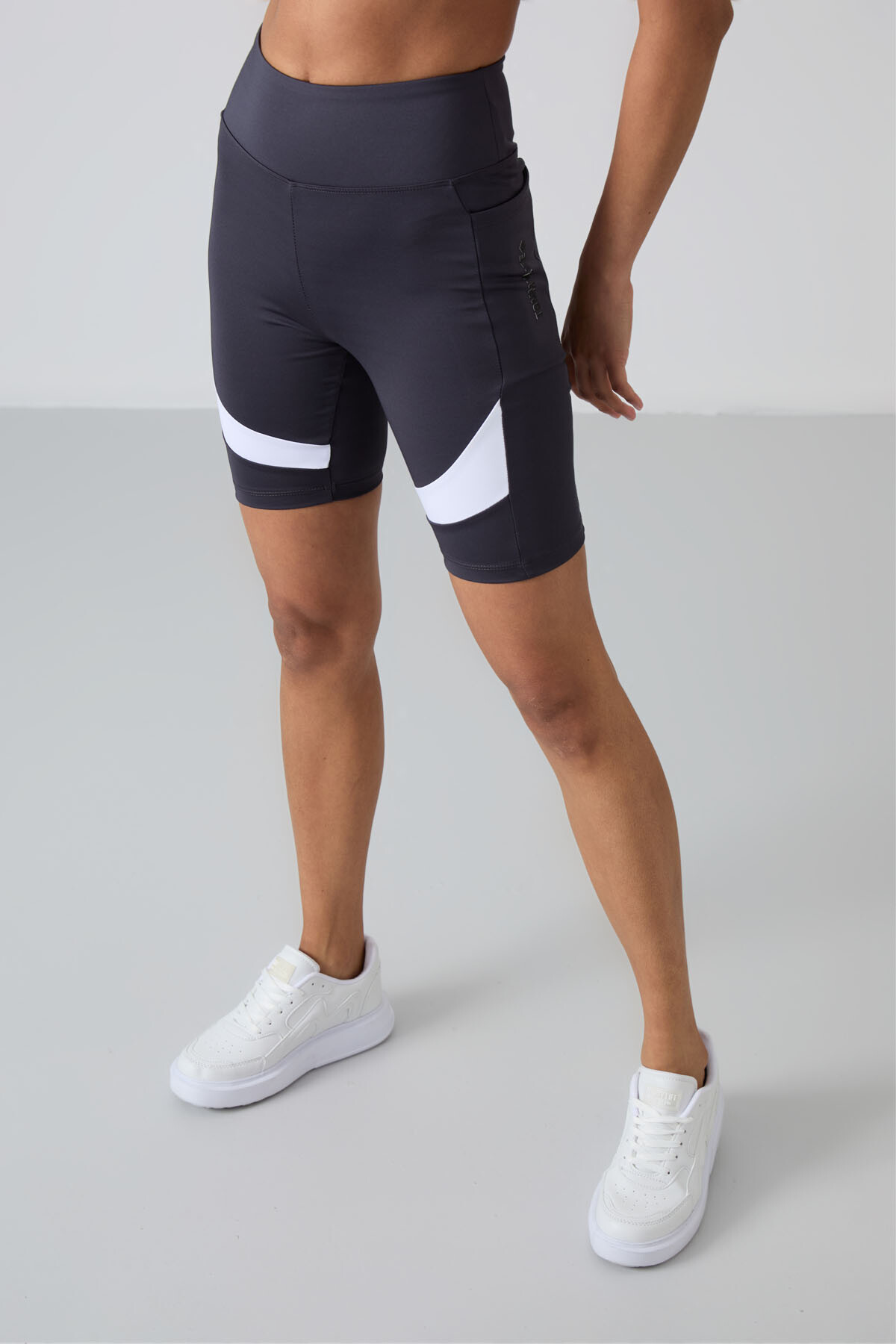 Antrasit Esnek Standart Fit Performans Kadın Biker Tayt - 91012 - TOMMYLIFE (1)