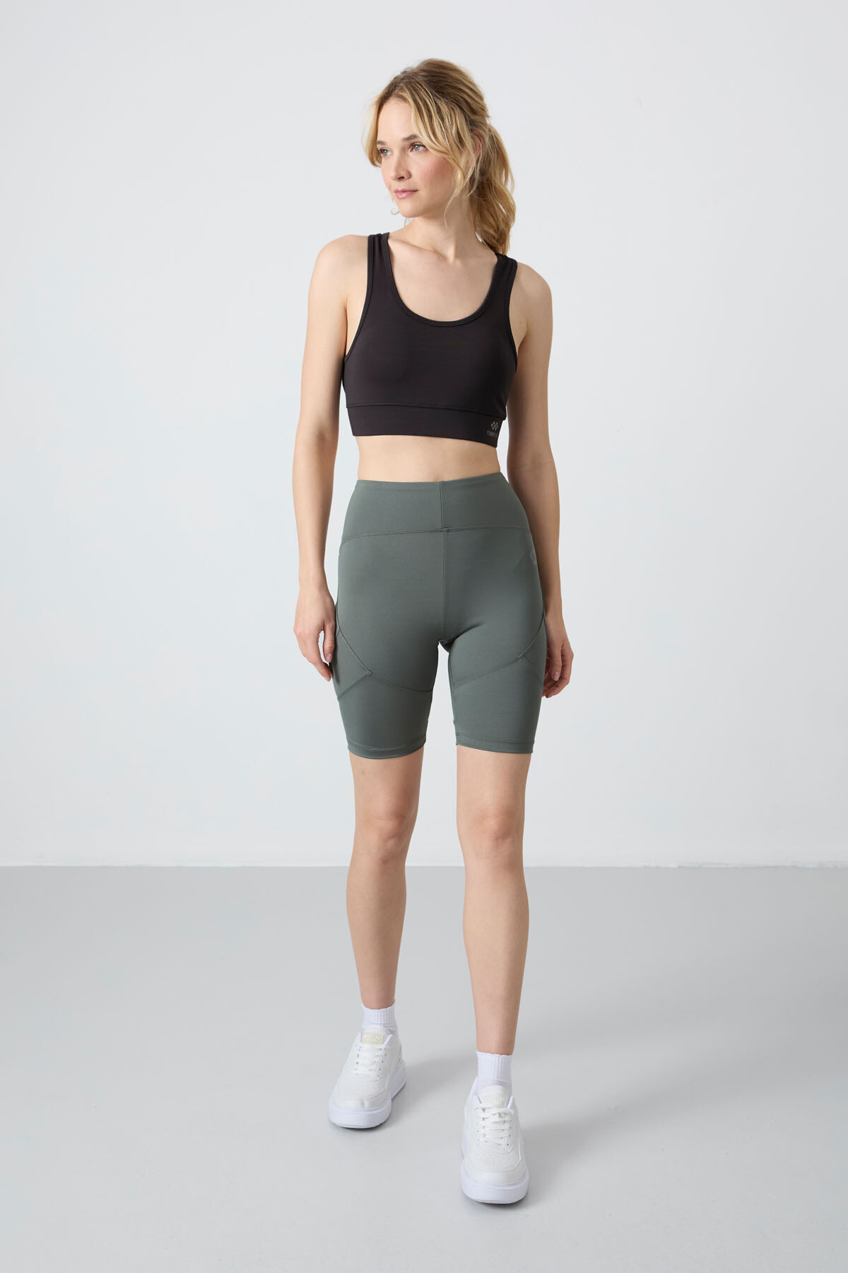 Haki Esnek Standart Fit Performans Kadın Biker Tayt - 91013 - TOMMYLIFE