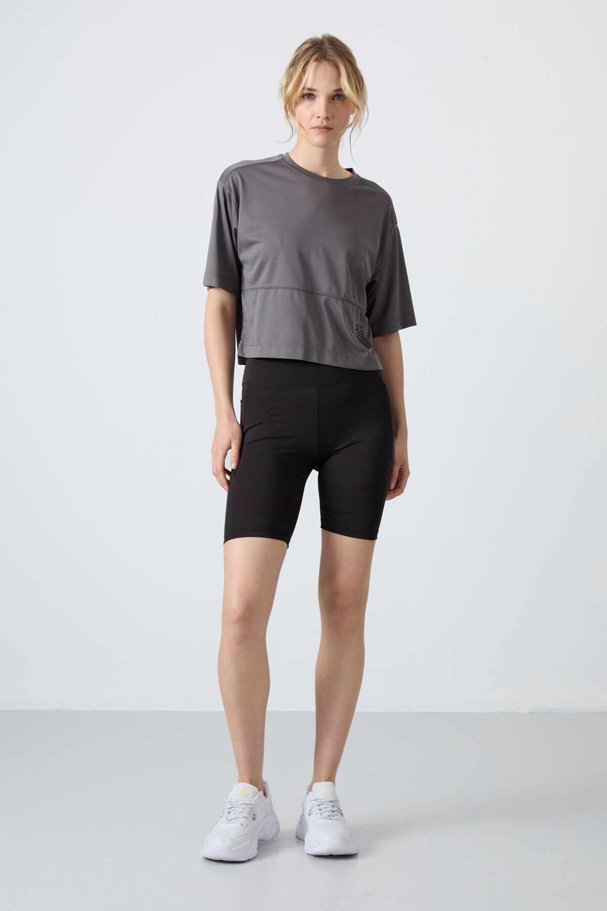 Siyah Esnek Standart Fit Performans Kadın Biker Tayt - 91012 - TOMMYLIFE