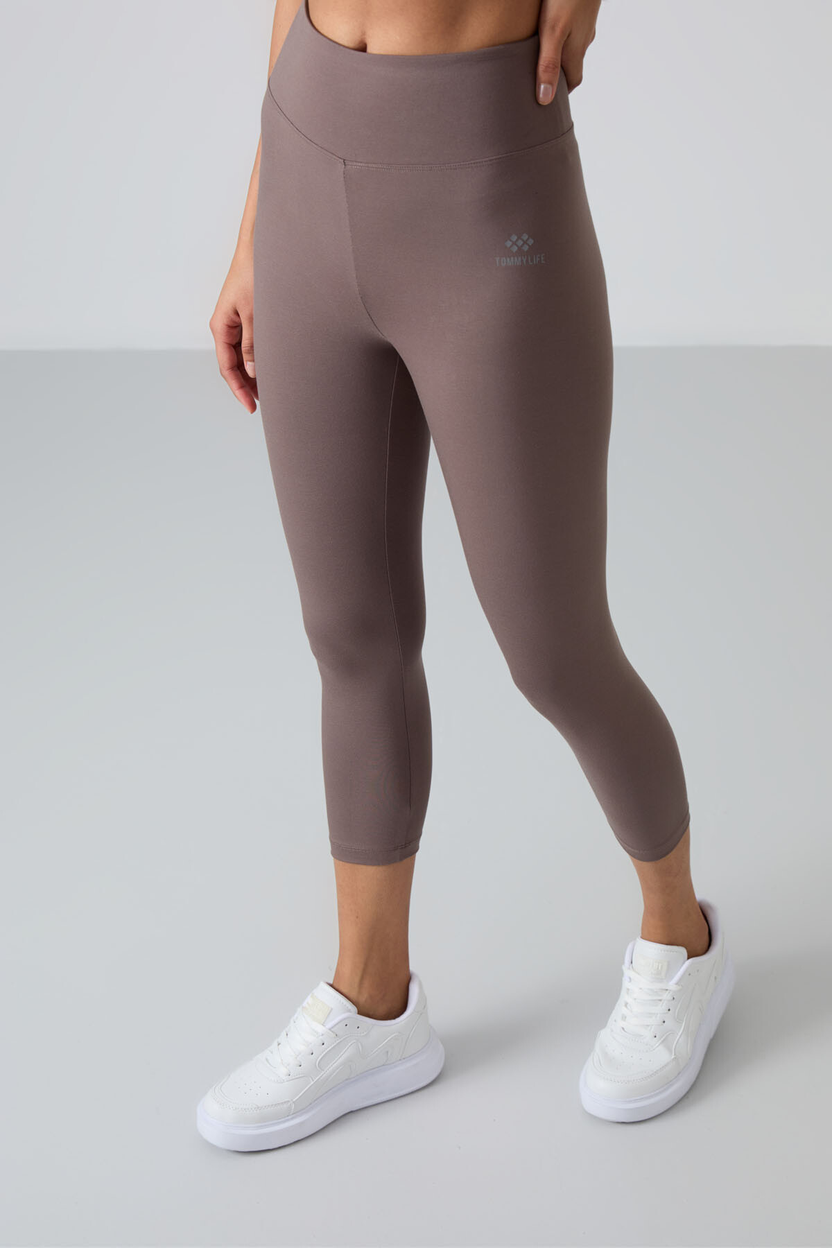 Kahverengi Yüksek Bel Slim Fit Dar Paça Kadın Kapri Tayt - 93097 - TOMMYLIFE (1)