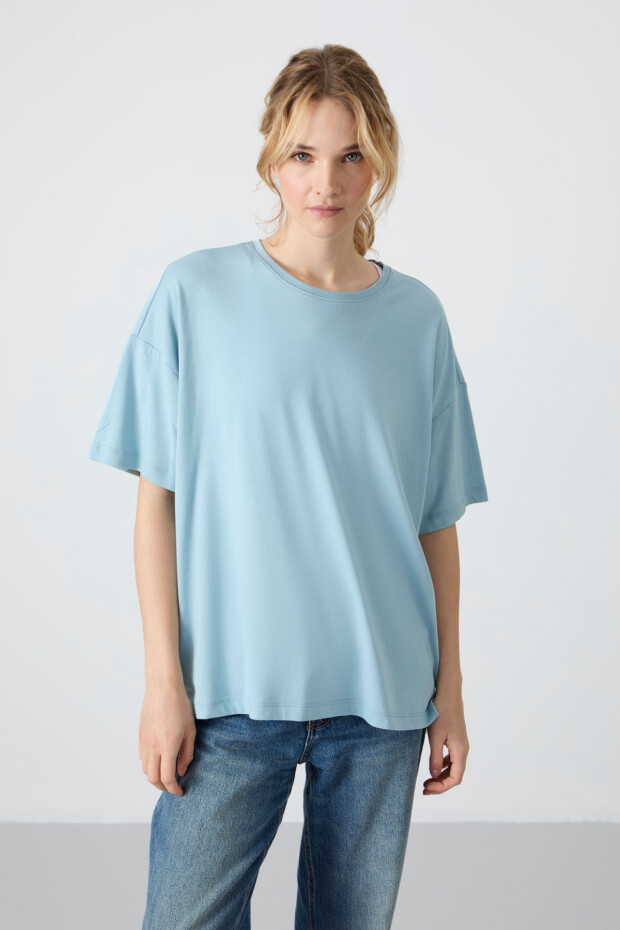 Açık Mavi Penye Modal Yumuşak Tuşeli Oversize Fit Basic Kadın T-Shirt- 97285