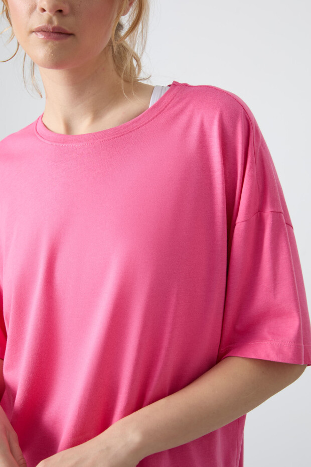 Şeker Pembe Penye Modal Yumuşak Tuşeli Oversize Fit Basic Kadın T-Shirt- 97285