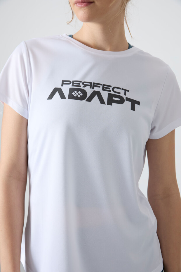 Beyaz Polyester Nefes Alan Dokulu İnce Esnek Standart Fit Performans Kadın T-Shirt - 97283