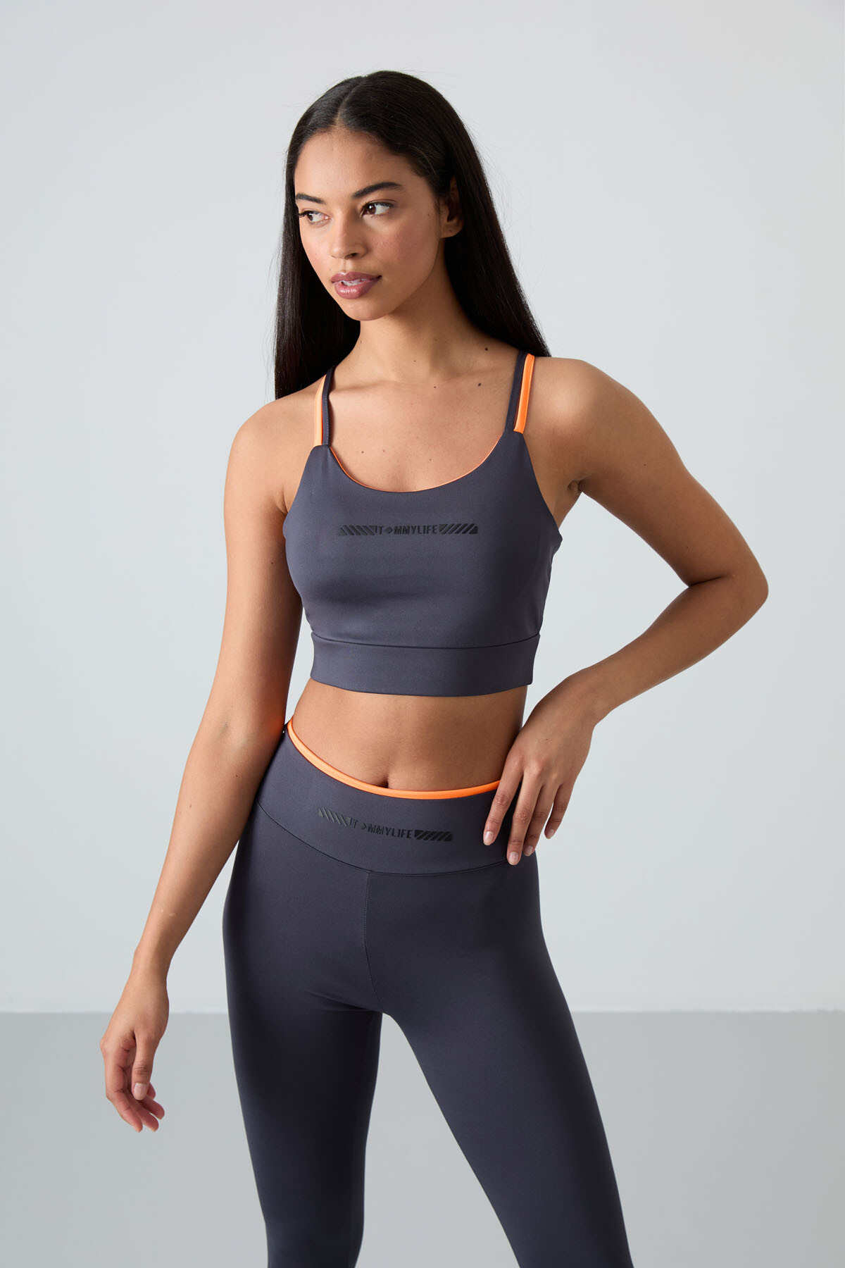 Antrasit Esnek Standart Fit Performans Kadın Tayt Takım - 95333 - TOMMYLIFE (1)