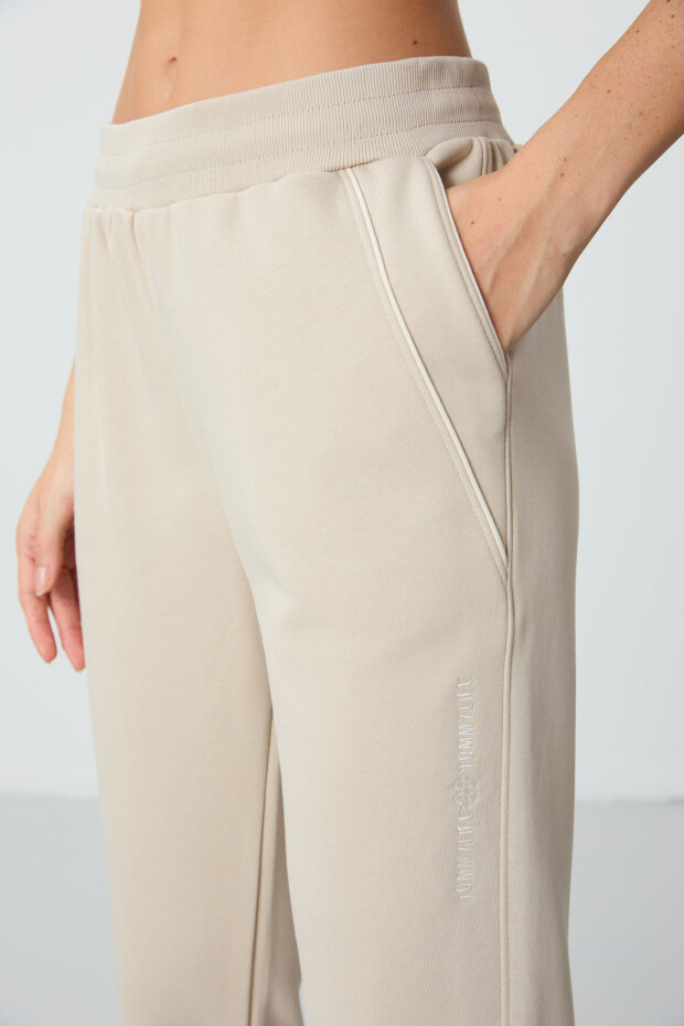 Bej Kompakt Pamuklu Kalın Pürüzsüz Dokulu Standart Fit Kadın Eşofman Altı - 94660 - 4