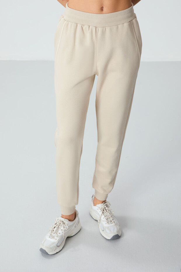 Bej Kompakt Pamuklu Kalın Pürüzsüz Dokulu Standart Fit Kadın Eşofman Altı - 94660 - 3