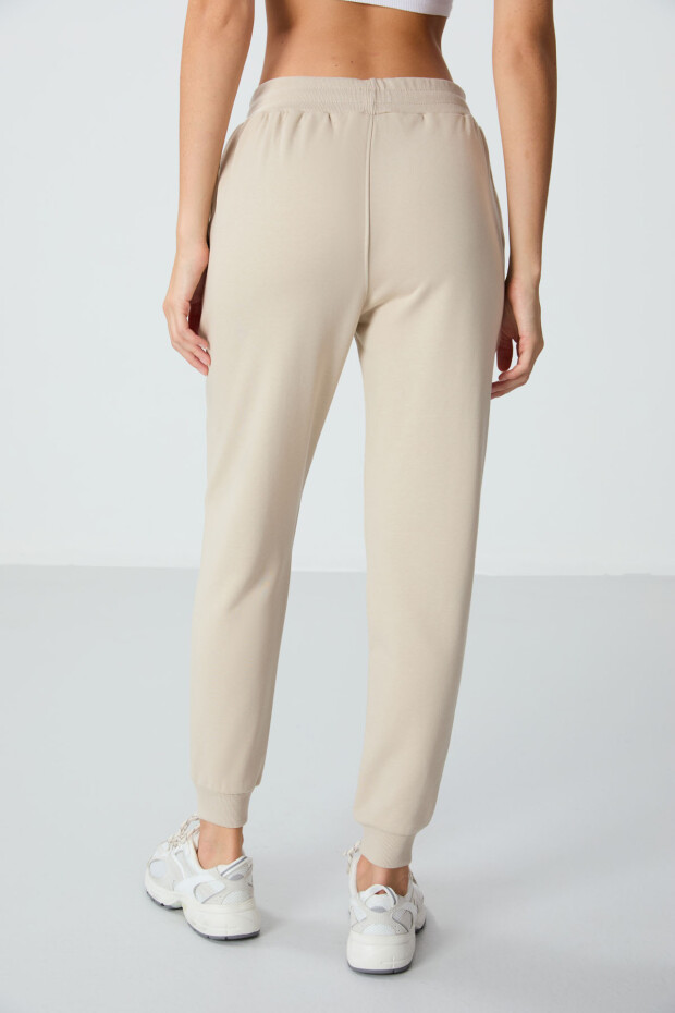 Bej Kompakt Pamuklu Kalın Pürüzsüz Dokulu Standart Fit Kadın Eşofman Altı - 94660 - 5