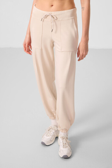 Bej Yumuşak Dokulu Cep Detaylı Rahat Form Kadın Pantolon - 94672 - TOMMYLIFE (1)