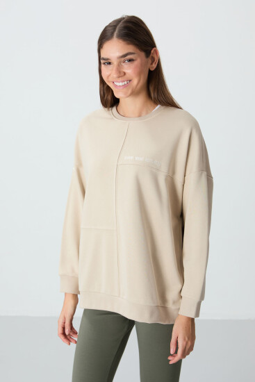 Bej Kompakt Pamuklu Kalın Pürüzsüz Dokulu O Yaka Oversize Fit Kadın Sweatshirt - 97288 - TOMMYLIFE (1)