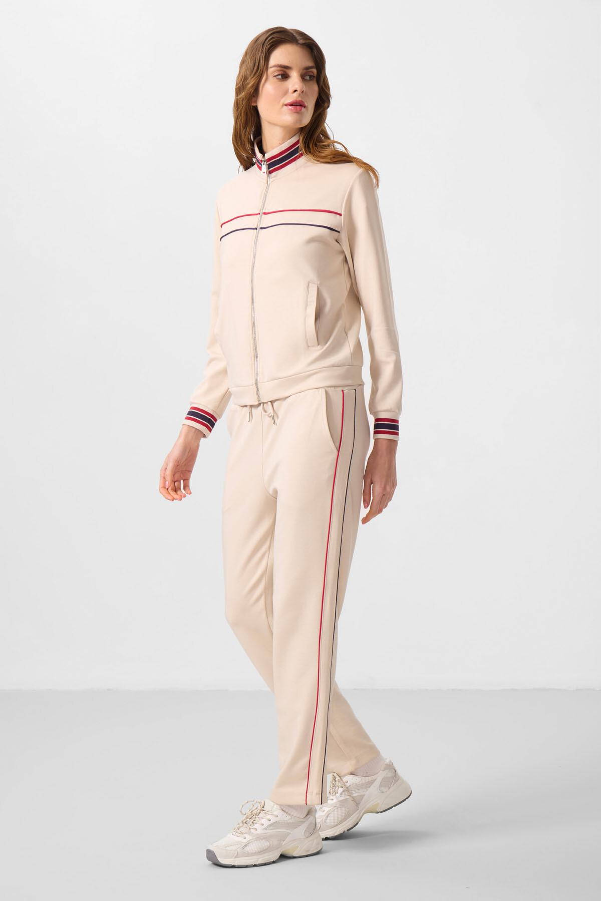 Bej Yumuşak Dokulu Triko Dik Yaka Oversize Kadın Eşofman Takım - 95350 - TOMMYLIFE