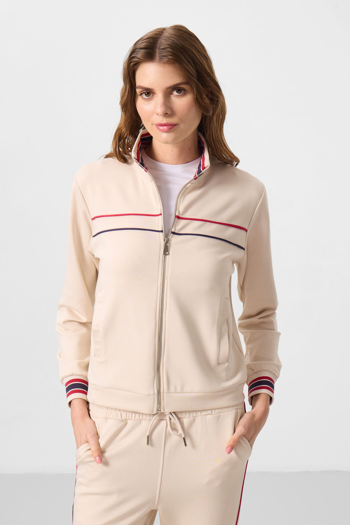 Bej Yumuşak Dokulu Triko Dik Yaka Oversize Kadın Eşofman Takım - 95350 - TOMMYLIFE (1)