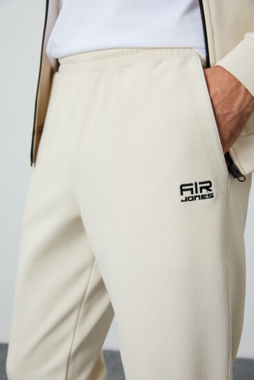 Bej Yüzeyi Dokulu Standart Fit Nakışlı Erkek Eşofman Takım - 85248 - Air Jones (1)