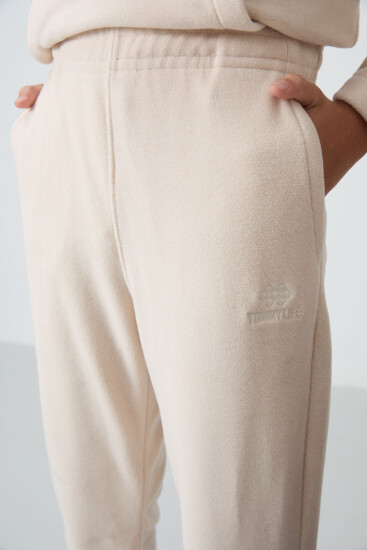 Bej Kalın Yumuşak Dokulu Standart Fit Nakışlı Polar Erkek Çocuk Eşofman Takım - 11218 - TOMMYLIFE (1)