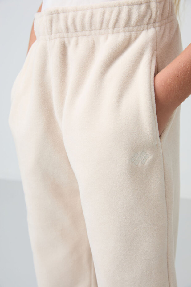 Bej Kalın Yumuşak Dokulu Standart Fit Nakışlı Polar Kız Çocuk Eşofman Alt - 75155 - 3