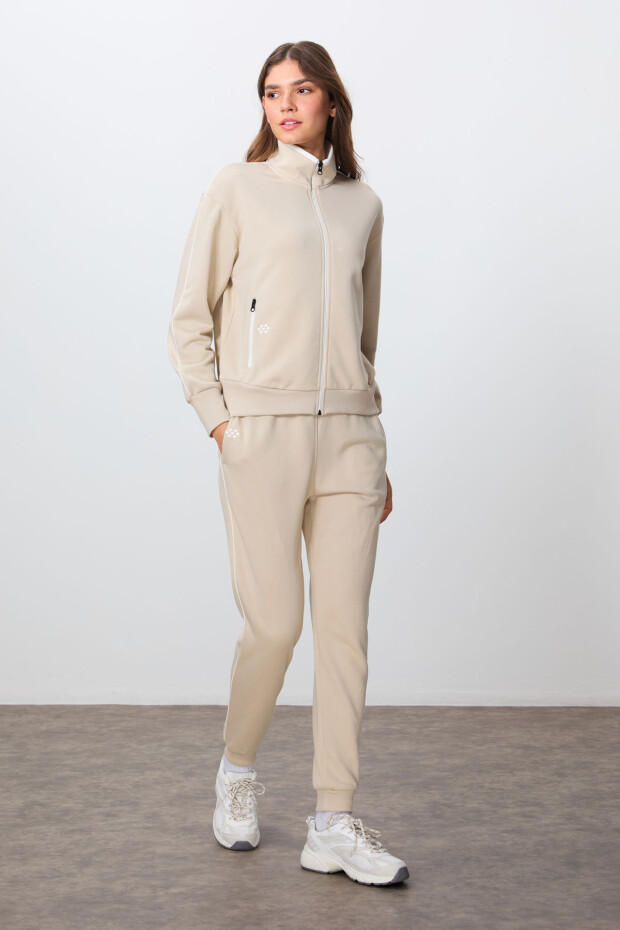 Bej Kompakt Pamuklu Kalın Pürüzsüz Dokulu Dik Yaka Oversize Fit Kadın Eşofman Takım - 95340 - 5