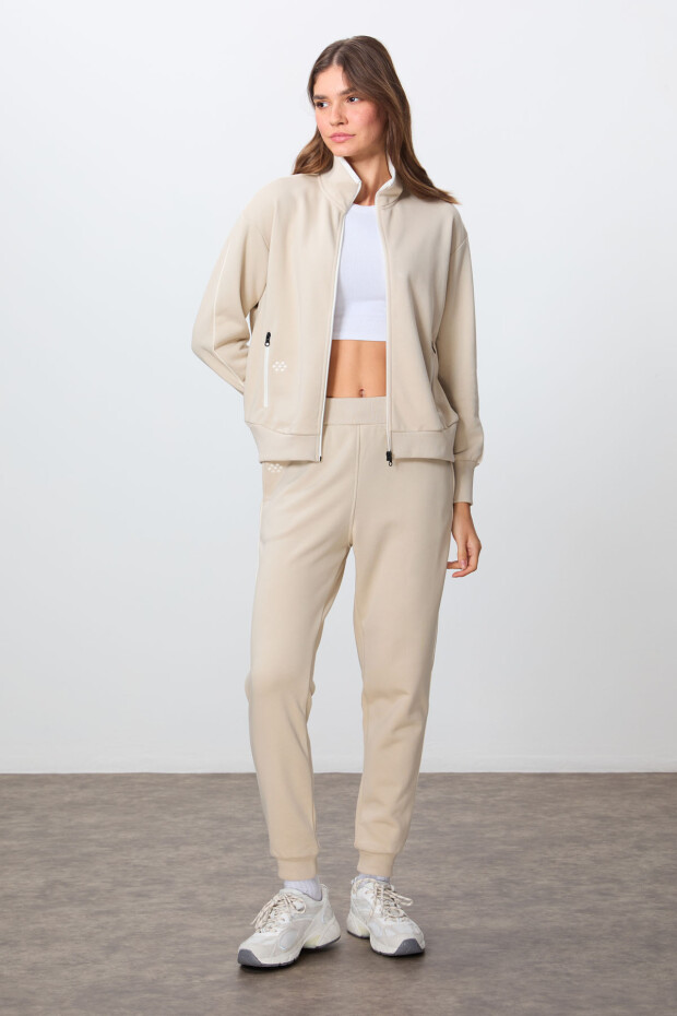 Bej Kompakt Pamuklu Kalın Pürüzsüz Dokulu Dik Yaka Oversize Fit Kadın Eşofman Takım - 95340 - 2