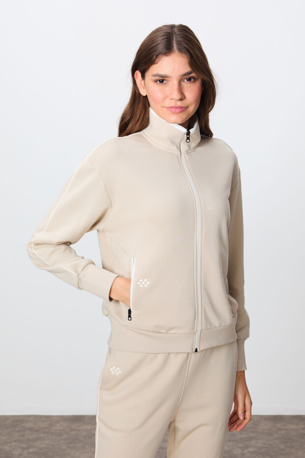 Bej Kompakt Pamuklu Kalın Pürüzsüz Dokulu Dik Yaka Oversize Fit Kadın Eşofman Takım - 95340 - 3