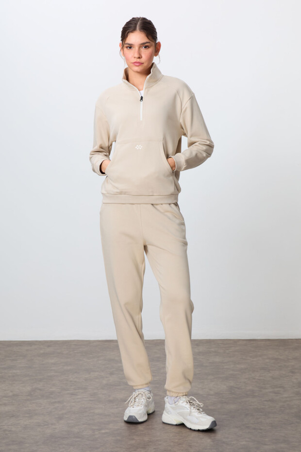 Bej Kompakt Pamuklu Kalın Pürüzsüz Dokulu Dik Yaka Oversize Fit Kadın Eşofman Takım - 95342 - 5