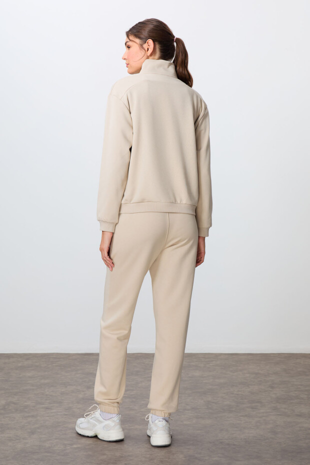 Bej Kompakt Pamuklu Kalın Pürüzsüz Dokulu Dik Yaka Oversize Fit Kadın Eşofman Takım - 95342 - 7
