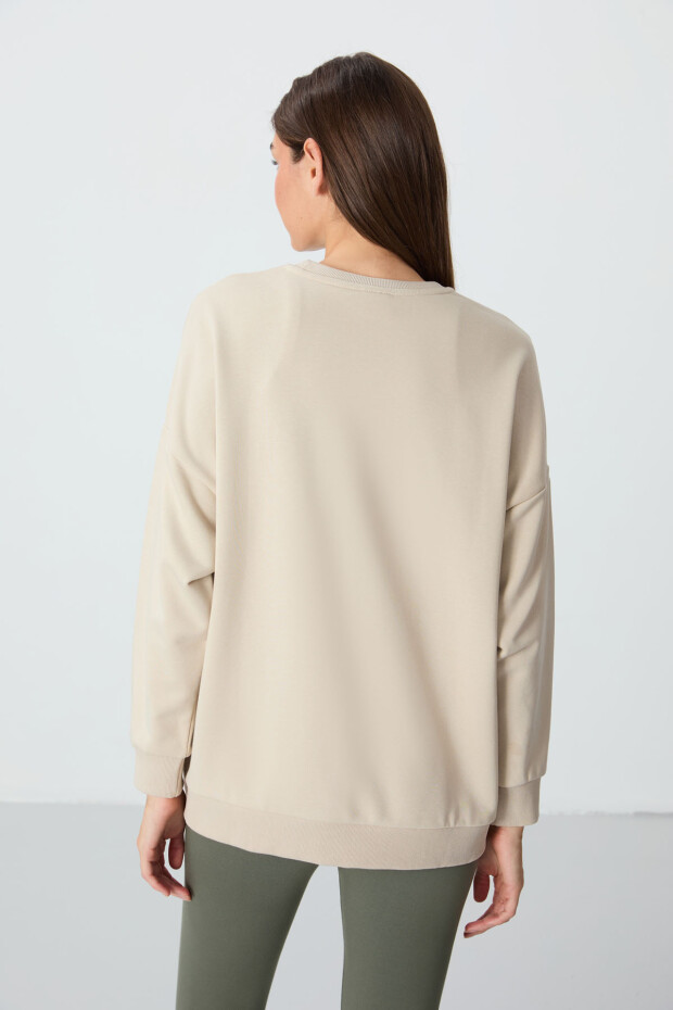 Bej Kompakt Pamuklu Kalın Pürüzsüz Dokulu O Yaka Oversize Fit Kadın Sweatshirt - 97288 - 7