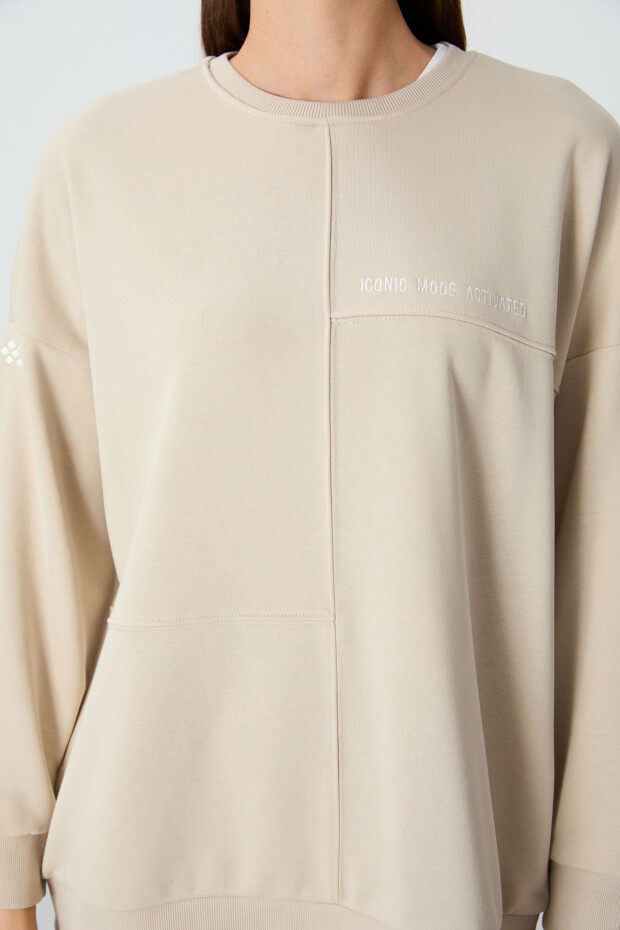 Bej Kompakt Pamuklu Kalın Pürüzsüz Dokulu O Yaka Oversize Fit Kadın Sweatshirt - 97288 - 3