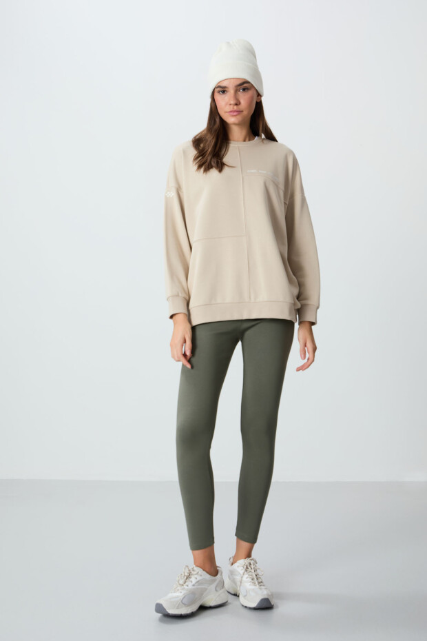 Bej Kompakt Pamuklu Kalın Pürüzsüz Dokulu O Yaka Oversize Fit Kadın Sweatshirt - 97288 - 1