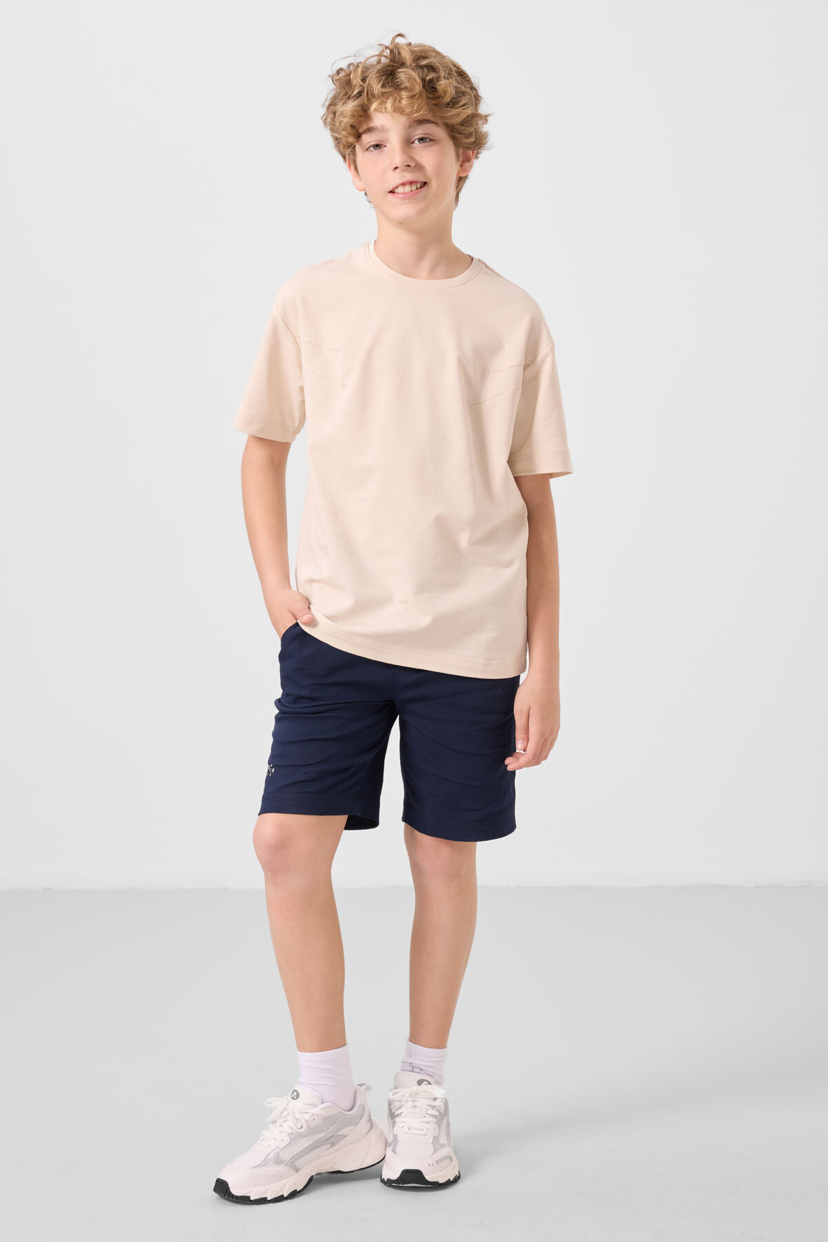 Bej-Lacivert Pamuklu Oversize Fit Dokuma Hafif Esnek Chino Erkek Çocuk Şort Takım - 11277 - TOMMYLIFE