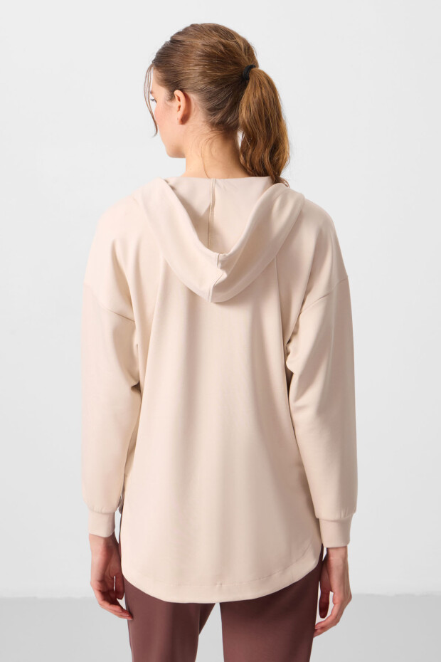 Bej Yumuşak Dokulu Kapüşonlu Standart Kalıp Kadın Tunik Sweatshirt - 97302 - 6