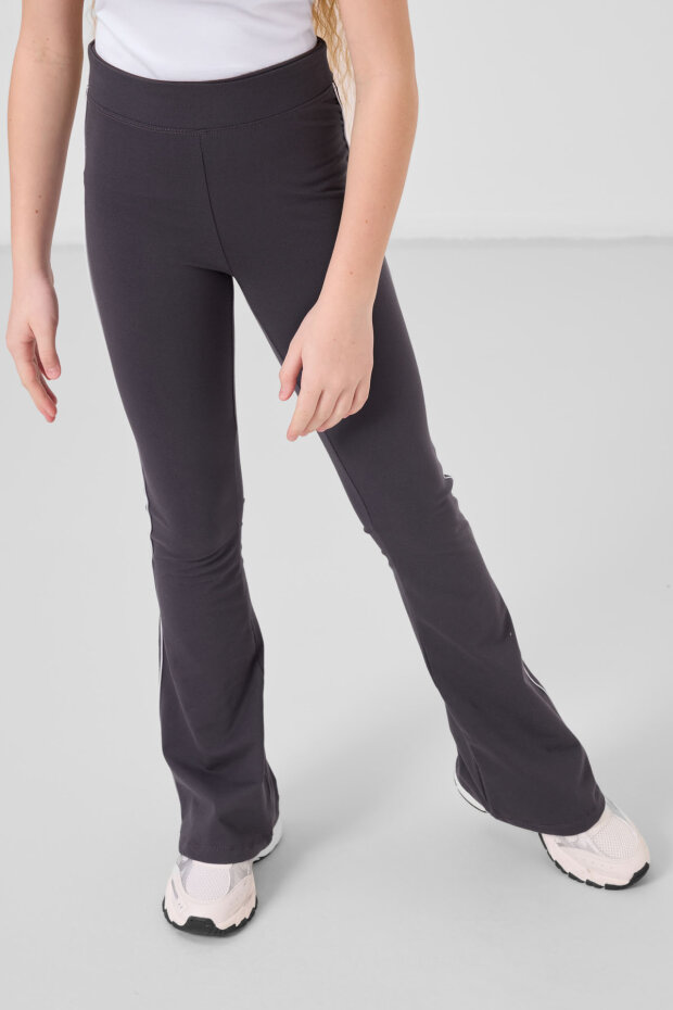 Beyaz-Antrasit Pamuklu O Yaka Standart Fit Basic İspanyol Paça Kız Çocuk Tayt Takım - 75192 - 5