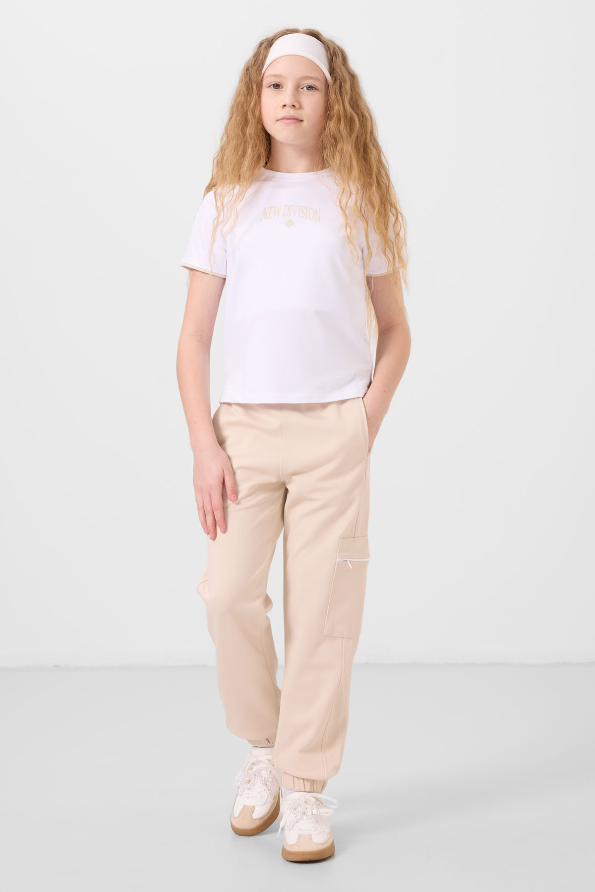 Beyaz-Bej O Yaka Baskılı Lastik Paça Kargo Cepli Kız Çocuk Eşofman Takım - 75173 - TOMMYLIFE