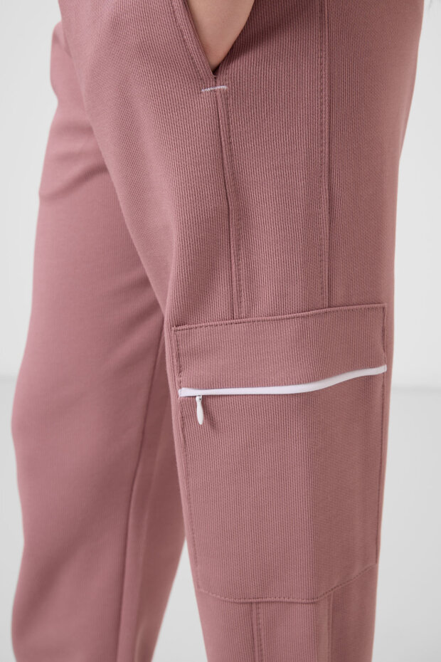 Beyaz-Gül Kurusu O Yaka Baskılı Lastik Paça Kargo Cepli Kız Çocuk Eşofman Takım - 75173 - 4