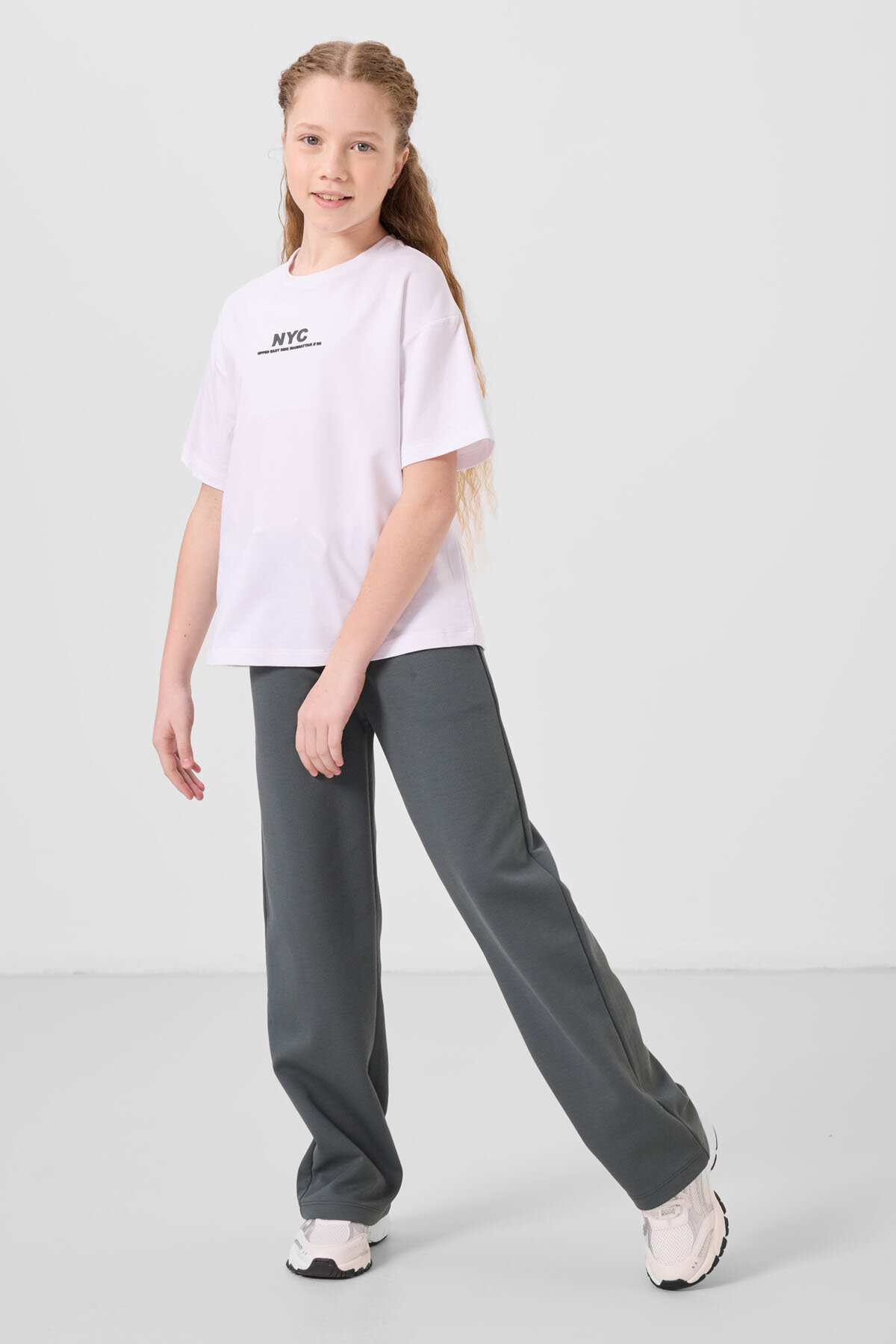 Beyaz-Haki O Yaka Baskılı Geniş Paça Standart Fit Kız Çocuk Palazzo Eşofman Takım - 75171 - TOMMYLIFE