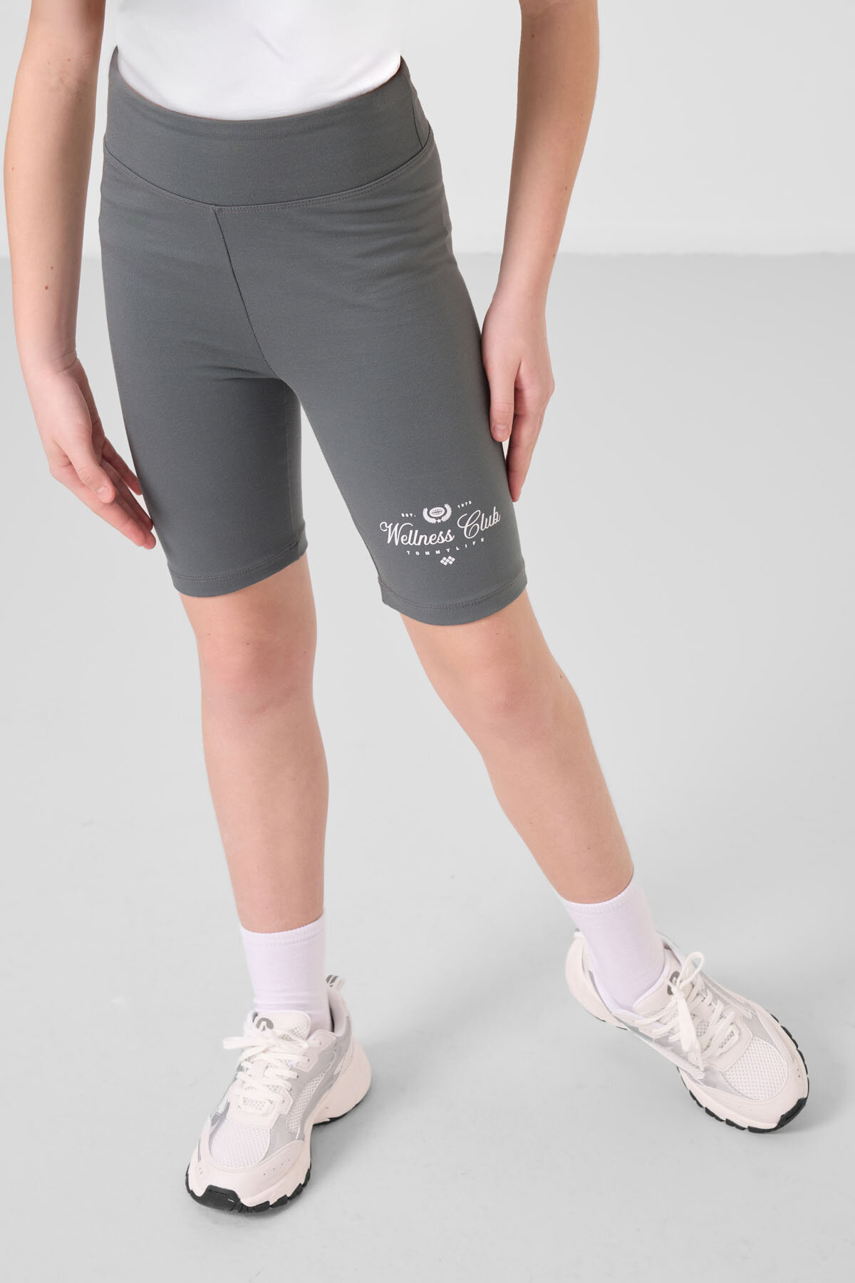 Beyaz-Haki Pamuklu O Yaka Standart Fit Baskılı Kız Çocuk Tayt Takım - 75190 - TOMMYLIFE (1)