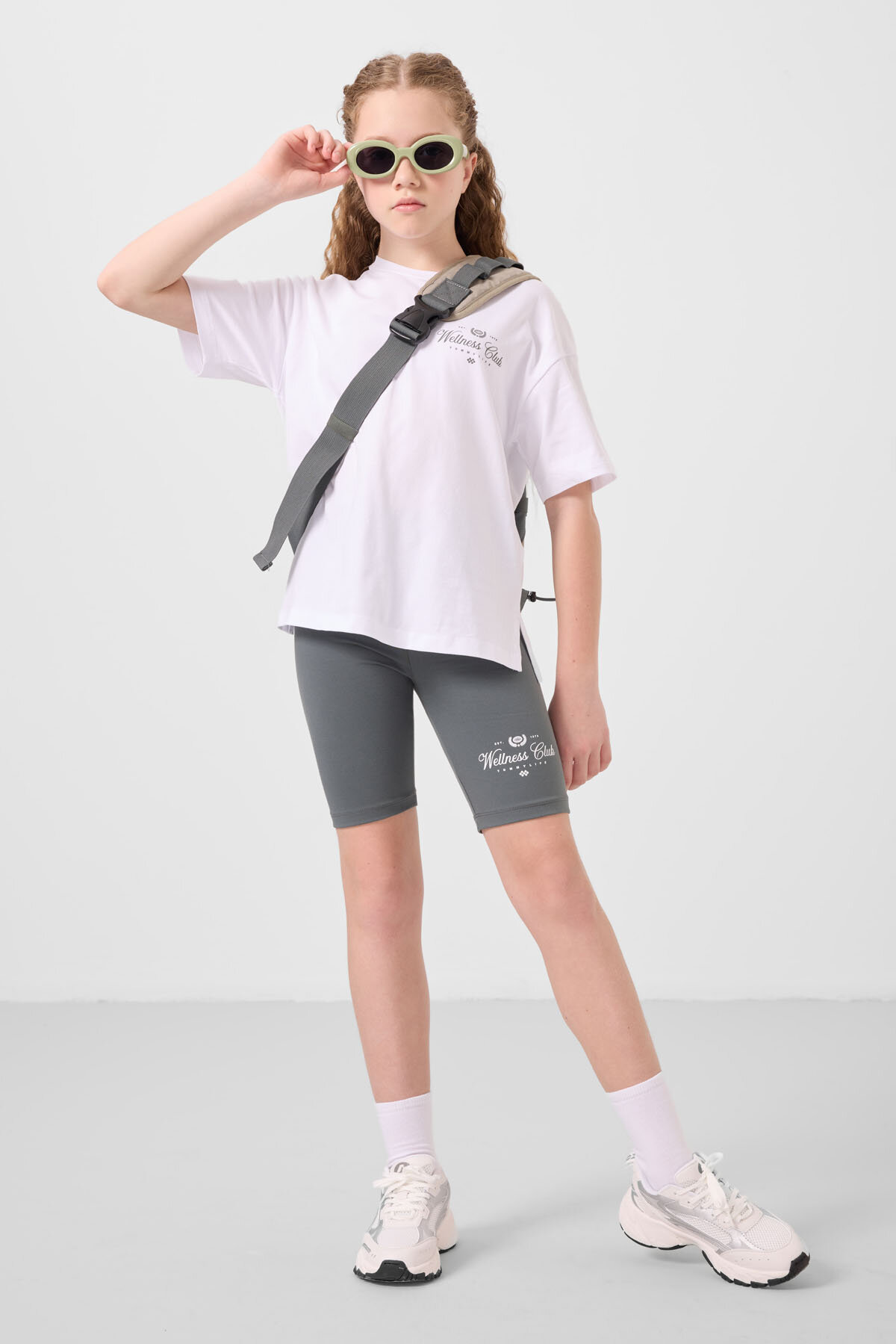 Beyaz-Haki Pamuklu O Yaka Standart Fit Baskılı Kız Çocuk Tayt Takım - 75190 - TOMMYLIFE