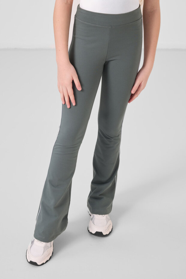 Beyaz-Haki Pamuklu O Yaka Standart Fit Basic İspanyol Paça Kız Çocuk Tayt Takım - 75192 - 4