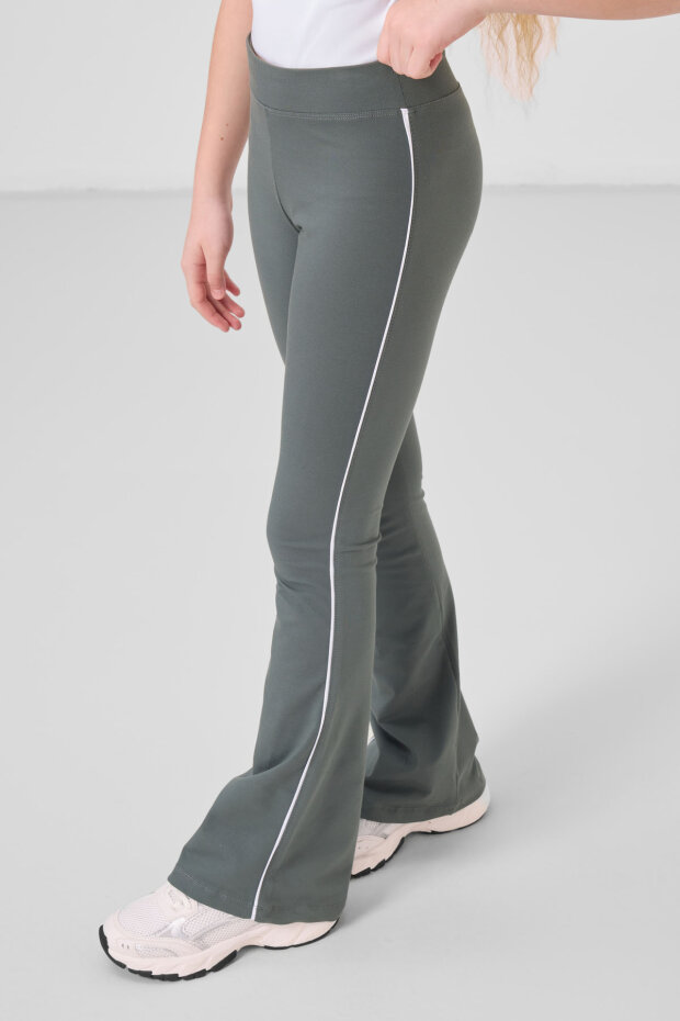 Beyaz-Haki Pamuklu O Yaka Standart Fit Basic İspanyol Paça Kız Çocuk Tayt Takım - 75192 - 2