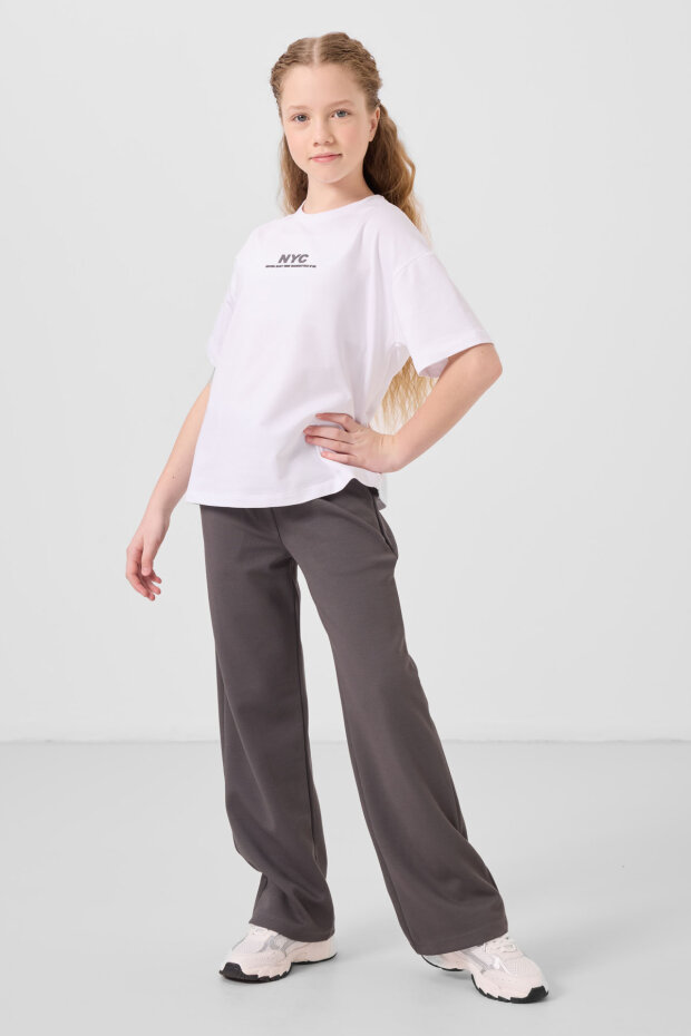 Beyaz-Koyu Gri O Yaka Baskılı Geniş Paça Standart Fit Kız Çocuk Palazzo Eşofman Takım - 75171 - 1