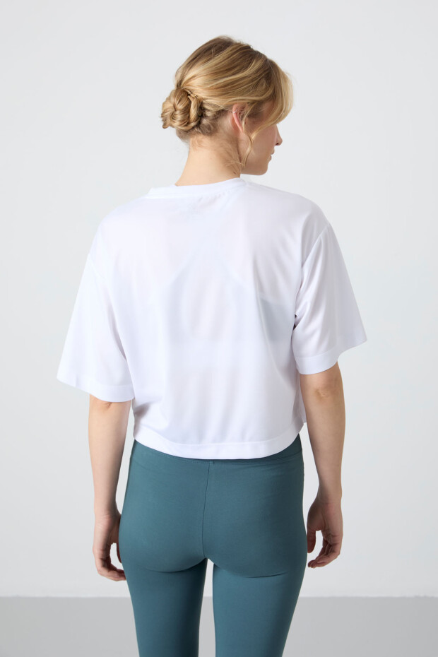 Beyaz Nefes Alan Dokulu İnce Esnek Standart Kalıp Performans Kadın T-Shirt - 97284 - 6
