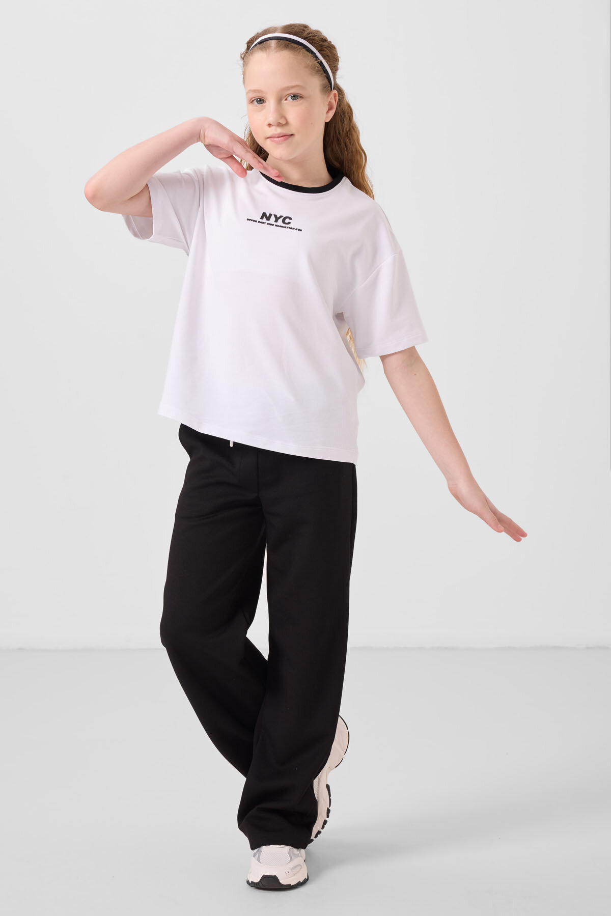 Beyaz-Siyah O Yaka Baskılı Geniş Paça Standart Fit Kız Çocuk Palazzo Eşofman Takım - 75171 - TOMMYLIFE