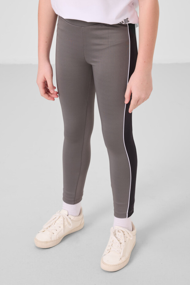 Beyaz-Koyu Gri O Yaka Yan Şerit Detaylı Standart Fit Performans Kız Çocuk Tayt Takım - 75191 - 2