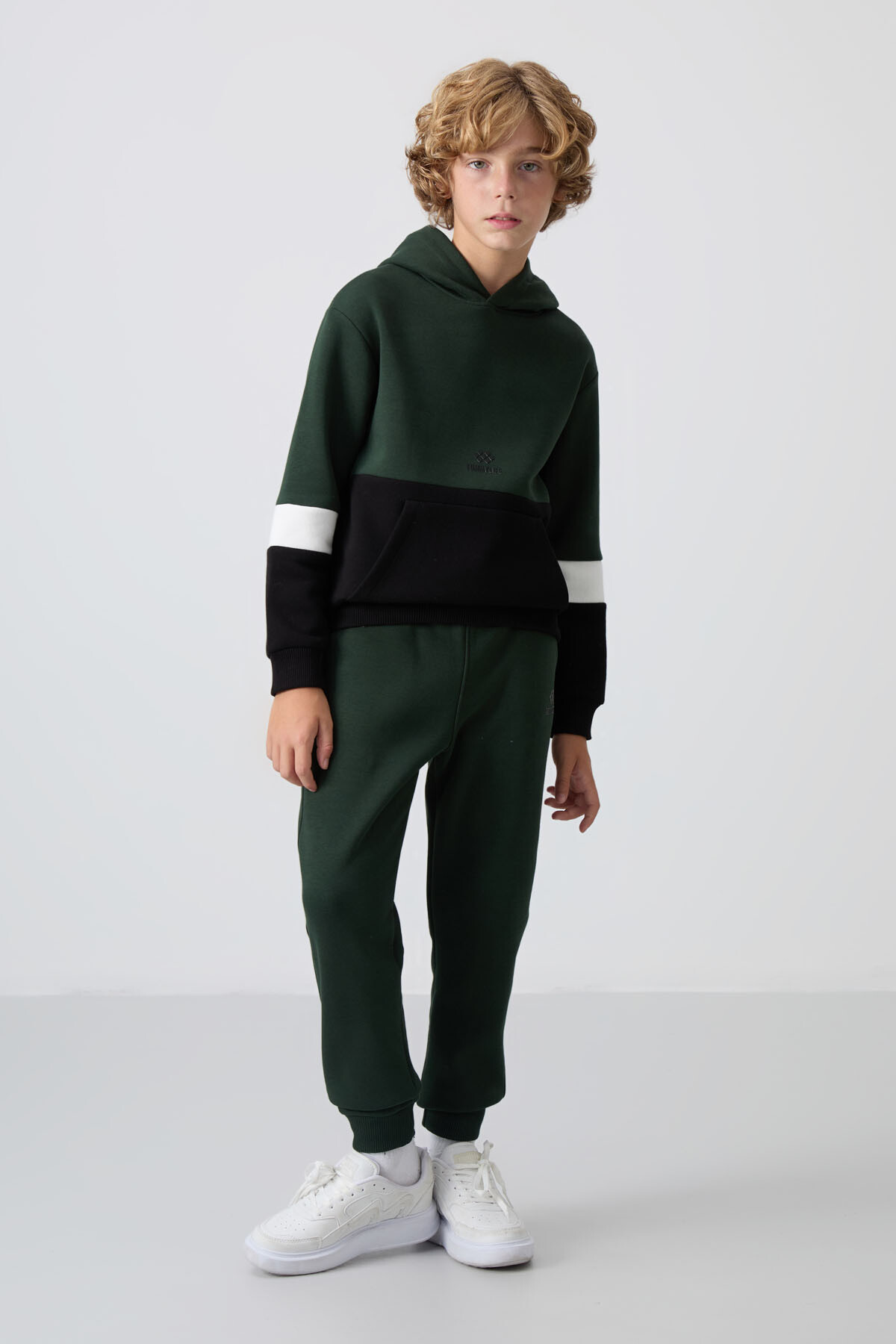 Çam Yeşil Pamuklu Kalın İçi Tüylü Standart Fit Nakışlı Erkek Çocuk Eşofman Takım - 11255 - TOMMYLIFE